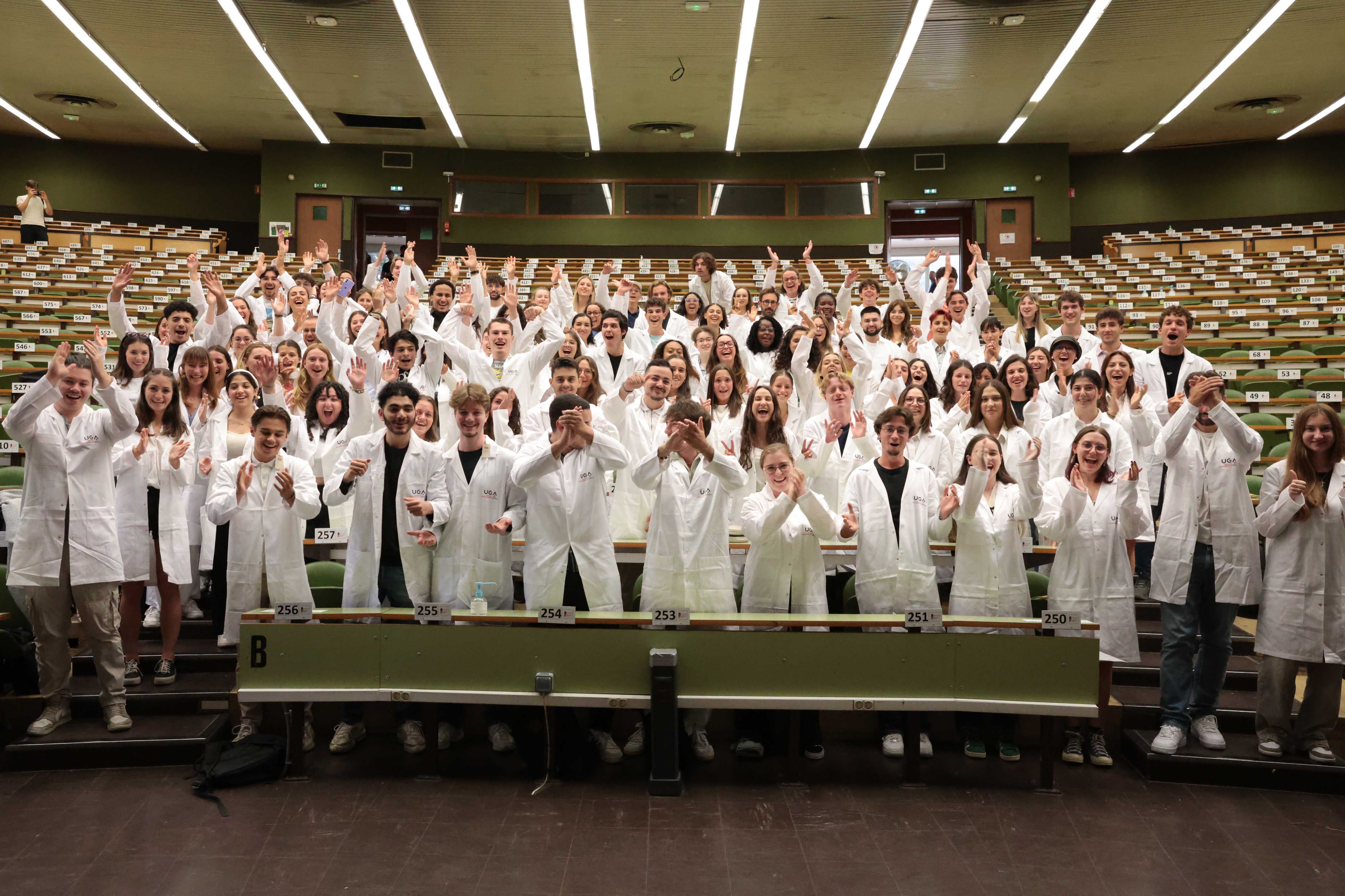 Cérémonie de remise des blouses - Faculté de pharmacie de l'Université Grenoble Alpes - Photo : Pascal Iodice